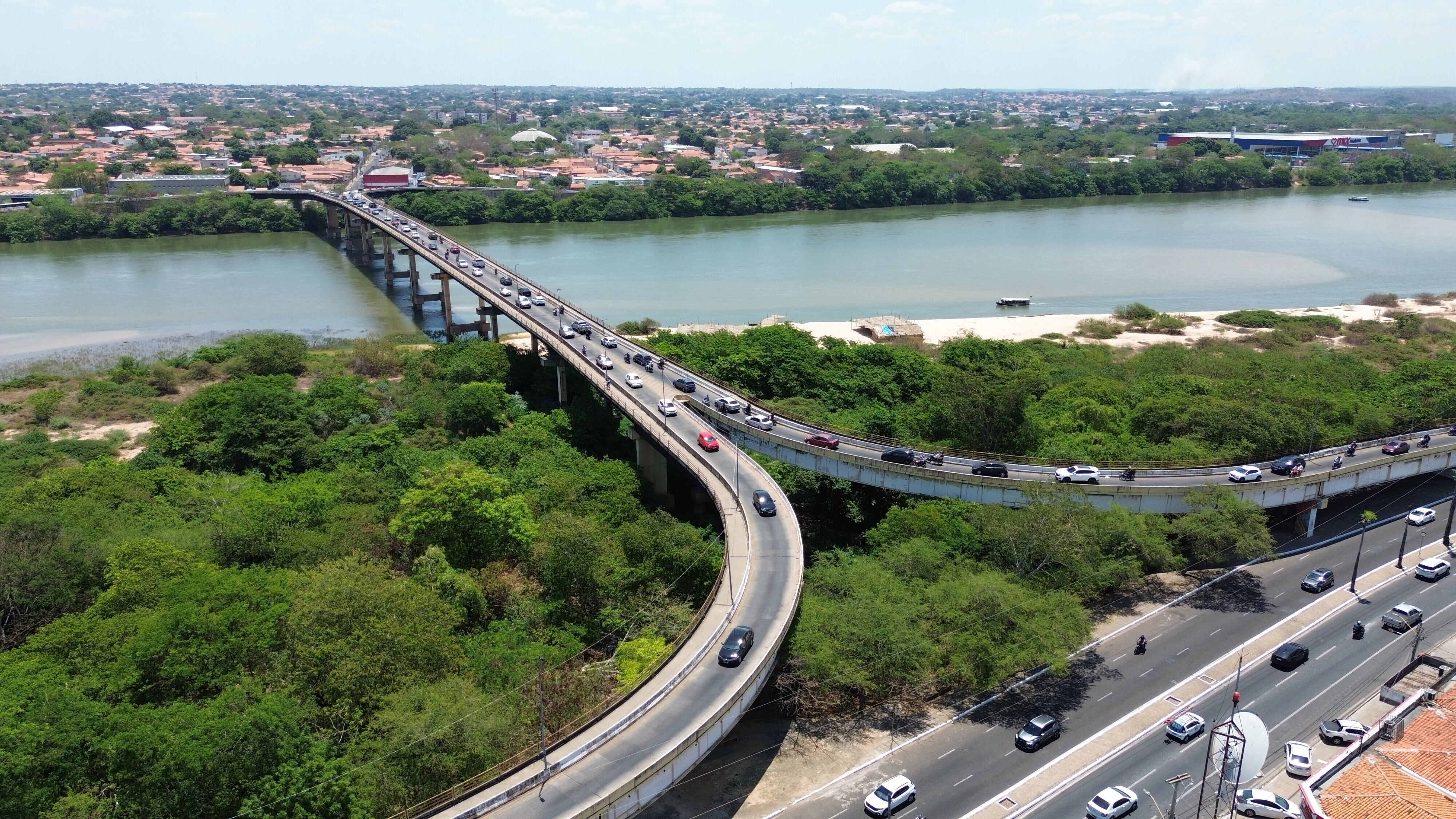Ponte da Amizade é destaque em filmagem aérea com drone